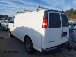 2009 Chevrolet Express Cargo z VIN 1GCFG15X391119234, wystawiony jako IAAI lot #41326818 z przebiegiem 566 304 mil mil oraz . Historia ofert i sprzedaży dostępna na DreamBid. Obrazek 3.