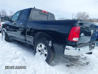 2015 Ram 1500 Outdoorsman z VIN 1C6RR7GGXFS606208, wystawiony jako IAAI lot #41660434 z przebiegiem 135 087 mil mil oraz . Historia ofert i sprzedaży dostępna na DreamBid. Obrazek 3.