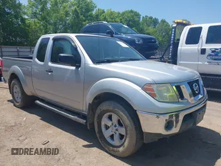 2010 Nissan Frontier SE z VIN 1N6AD0CW9AC421463, wystawiony jako IAAI lot #42117526 z przebiegiem 212 231 mil mil oraz . Historia ofert i sprzedaży dostępna na DreamBid. Obrazek 1.