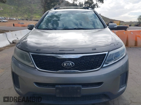 2015 Kia Sorento LX with VIN 5XYKTDA79FG584016, listed as a IAAI auction lot 41703361 with 123,265 mi miles. Bid and sale history available at carsss.com. Image 12.
