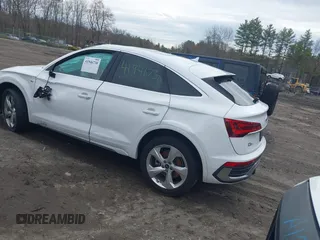 2022 Audi Q5 Sportback S line Premium Plus z VIN WA15AAFY8N2072317, wystawiony jako IAAI lot #41946730 z przebiegiem 49 510 mil mil oraz . Historia ofert i sprzedaży dostępna na DreamBid. Obrazek 3.