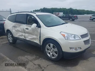 2011 Chevrolet Traverse LTZ z VIN 1GNKRLED8BJ137171, wystawiony jako IAAI lot #42298258 z przebiegiem 172 808 mil mil oraz . Historia ofert i sprzedaży dostępna na DreamBid. Obrazek 1.
