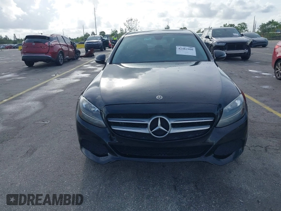 2018 Mercedes-Benz C 300 z VIN 55SWF4KB8JU251817, wystawiony jako IAAI lot #42482900 z przebiegiem 76 248 mil mil oraz . Historia ofert i sprzedaży dostępna na DreamBid. Obrazek 12.