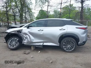 2024 Lexus RZ 450e Premium z VIN JTJAAAAB9RA025975, wystawiony jako IAAI lot #42122679 z przebiegiem Nie podano mil oraz . Historia ofert i sprzedaży dostępna na DreamBid. Obrazek 13.