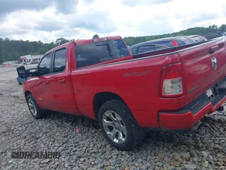2021 Ram 1500 Lone Star z VIN 1C6RREBT0MN828129, wystawiony jako IAAI lot #42268306 z przebiegiem 105 958 mil mil oraz . Historia ofert i sprzedaży dostępna na DreamBid. Obrazek 14.