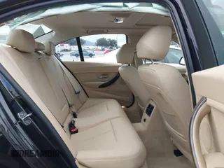 2015 BMW 3 Series 328i z VIN WBA3A5G54FNS90096, wystawiony jako IAAI lot #41778545 z przebiegiem 99 511 mil mil oraz . Historia ofert i sprzedaży dostępna na DreamBid. Obrazek 8.
