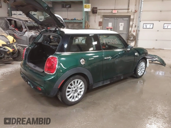 2015 MINI Hardtop S z VIN WMWXP7C57F2A39384, wystawiony jako IAAI lot #41733215 z przebiegiem 60 750 mil mil oraz . Historia ofert i sprzedaży dostępna na DreamBid. Obrazek 4.