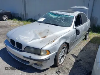 2000 BMW M5 z VIN WBSDE9349YBZ96946, wystawiony jako IAAI lot #42043141 z przebiegiem 107 000 mil mil oraz . Historia ofert i sprzedaży dostępna na DreamBid. Obrazek 2.