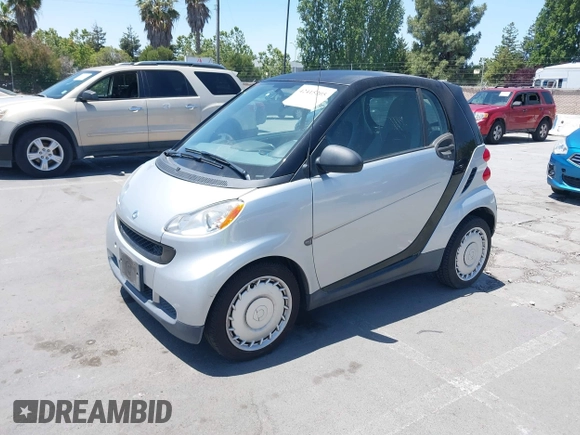 2009 Smart fortwo Pure z VIN WMEEJ31X59K325939, wystawiony jako IAAI lot #42415205 z przebiegiem 89 968 mil mil oraz . Historia ofert i sprzedaży dostępna na DreamBid. Obrazek 2.