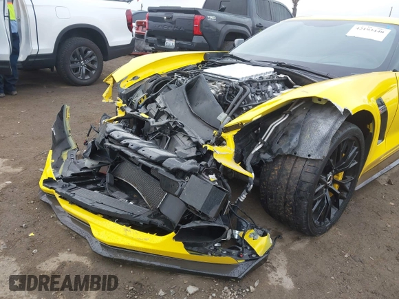 2015 Chevrolet Corvette Z06 3LZ z VIN 1G1YU2D67F5603369, wystawiony jako IAAI lot #42193440 z przebiegiem 17 618 mil mil oraz . Historia ofert i sprzedaży dostępna na DreamBid. Obrazek 6.
