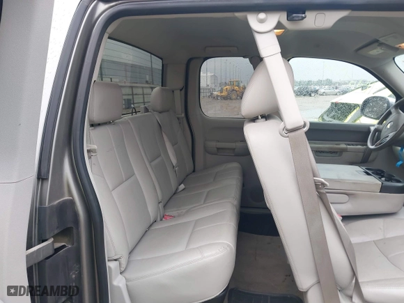 2013 Chevrolet Silverado 1500 LT with VIN 1GCRCSE08DZ119936, listed as a IAAI auction lot 41464530 with 215,080 mi miles. Bid and sale history available at carsss.com. Image 8.