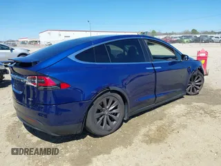 2017 Tesla Model X 90D z VIN 5YJXCBE26HF079022, wystawiony jako IAAI lot #41847954 z przebiegiem 74 940 mil mil oraz . Historia ofert i sprzedaży dostępna na DreamBid. Obrazek 4.
