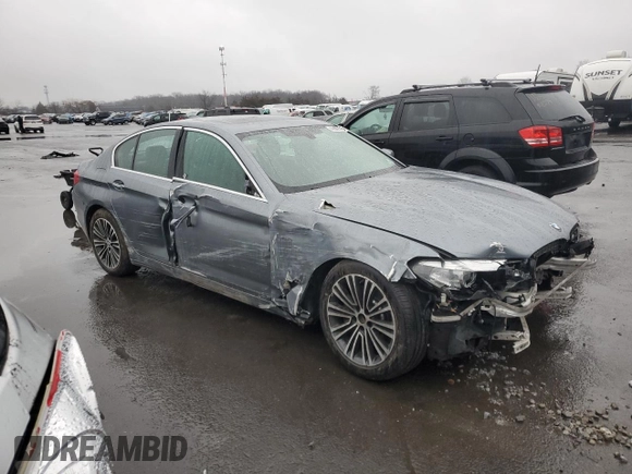 2018 BMW 5 Series 530i xDrive z VIN WBAJA7C55JWA73879, wystawiony jako Copart lot #42800575 z przebiegiem 75 401 mil mil oraz Szkoda całkowita • Salvage title. Historia ofert i sprzedaży dostępna na DreamBid. Obrazek 4.