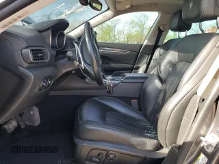 2019 Maserati Levante S z VIN ZN661YUA0KX317598, wystawiony jako Copart lot #54127435 z przebiegiem Nie podano mil oraz Szkody całkowita. Historia ofert i sprzedaży dostępna na DreamBid. Obrazek 7.
