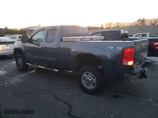 2011 GMC Sierra 2500HD SLE with VIN 1GT220CG2BZ404783, listed as a Copart auction lot 83108204 with 0 mi miles and Salvage Title. Bid and sale history available at carsss.com. Image 2.