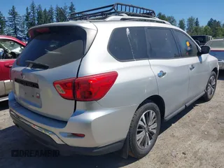 2017 Nissan Pathfinder SV z VIN 5N1DR2MN4HC671007, wystawiony jako IAAI lot #42730317 z przebiegiem 139 669 mil mil oraz . Historia ofert i sprzedaży dostępna na DreamBid. Obrazek 4.