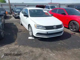 2015 Volkswagen Jetta Sport z VIN 3VWD17AJ6FM302345, wystawiony jako IAAI lot #42226480 z przebiegiem 143 998 mil mil oraz . Historia ofert i sprzedaży dostępna na DreamBid. Obrazek 1.