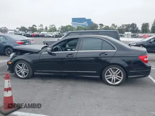 2014 Mercedes-Benz C 250 Sport с VIN WDDGF4HB8EA940242, выставлен на аукционе IAAI как лот 42661812 с пробегом 167 902 миль миль и . История ставок и продаж доступна на DreamBid. Изображение 14.