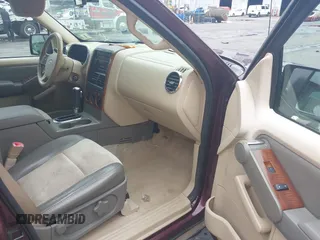 2006 Ford Explorer Eddie Bauer z VIN 1FMEU64E36UB54833, wystawiony jako IAAI lot #39599593 z przebiegiem 152 411 mil mil oraz . Historia ofert i sprzedaży dostępna na DreamBid. Obrazek 5.