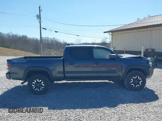 2023 Toyota Tacoma SR5 z VIN 3TMDZ5BN1PM163714, wystawiony jako IAAI lot #41814446 z przebiegiem 14 069 mil mil oraz . Historia ofert i sprzedaży dostępna na DreamBid. Obrazek 14.