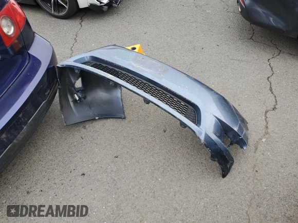 2017 Toyota Sienna XLE with VIN 5TDDZ3DC8HS166630, listed as a Copart auction lot 63404205 with 93,018 mi miles and Salvage title. Bid and sale history available at DreamBid. Image 12.