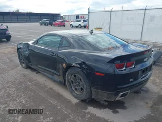 2011 Chevrolet Camaro 2LT z VIN 2G1FC1ED9B9202646, wystawiony jako IAAI lot #42197210 z przebiegiem 177 451 mil mil oraz . Historia ofert i sprzedaży dostępna na DreamBid. Obrazek 3.