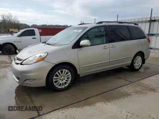 2010 Toyota Sienna XLE z VIN 5TDYK4CC8AS323592, wystawiony jako Copart lot #52198405 z przebiegiem 203 323 mil mil oraz Szkoda całkowita • Salvage title. Historia ofert i sprzedaży dostępna na DreamBid. Obrazek 1.