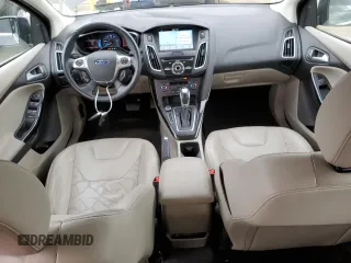 2016 Ford Focus Electric z VIN 1FADP3R45GL221550, wystawiony jako Copart lot #43874655 z przebiegiem 70 651 mil mil oraz Szkody całkowita. Historia ofert i sprzedaży dostępna na DreamBid. Obrazek 8.
