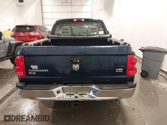 2005 Dodge Dakota SLT with VIN 1D7HW48N45S275932, listed as a IAAI auction lot 41763401 with 100,819 mi miles. Bid and sale history available at carsss.com. Image 17.