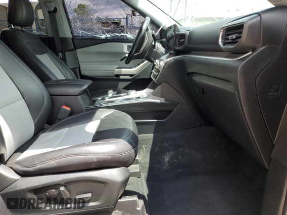 2022 Ford Explorer XLT z VIN 1FMSK8DHXNGA46673, wystawiony jako Copart lot #56525165 z przebiegiem 83 017 mil mil oraz Szkoda całkowita • Salvage title. Historia ofert i sprzedaży dostępna na DreamBid. Obrazek 7.