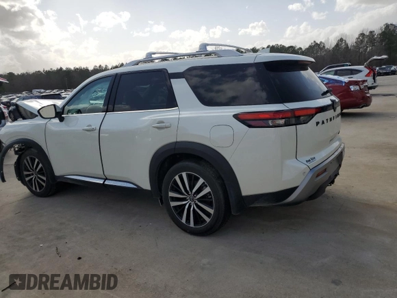 2023 Nissan Pathfinder Platinum z VIN 5N1DR3DGXPC272592, wystawiony jako Copart lot #46348395 z przebiegiem 27 669 mil mil oraz Szkoda całkowita • Salvage title. Historia ofert i sprzedaży dostępna na DreamBid. Obrazek 2.