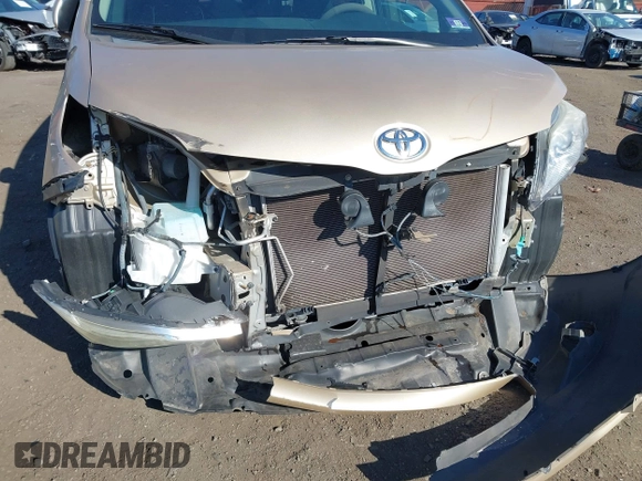 2011 Toyota Sienna LE AAS with VIN 5TDKK3DC0BS168052, listed as a IAAI auction lot 41688494 with 49,095 mi miles. Bid and sale history available at carsss.com. Image 6.