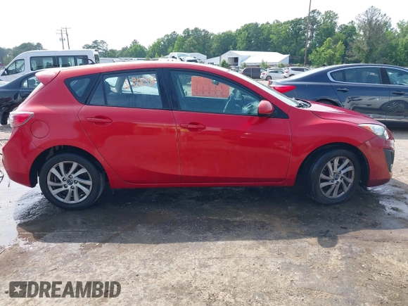2013 Mazda 3 i Touring z VIN JM1BL1LP9D1813240, wystawiony jako IAAI lot #42405052 z przebiegiem 153 349 mil mil oraz . Historia ofert i sprzedaży dostępna na DreamBid. Obrazek 13.