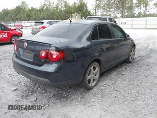 2010 Volkswagen Jetta Limited Edition z VIN 3VWAZ7AJ2AM113258, wystawiony jako IAAI lot #42204340 z przebiegiem 137 306 mil mil oraz . Historia ofert i sprzedaży dostępna na DreamBid. Obrazek 4.