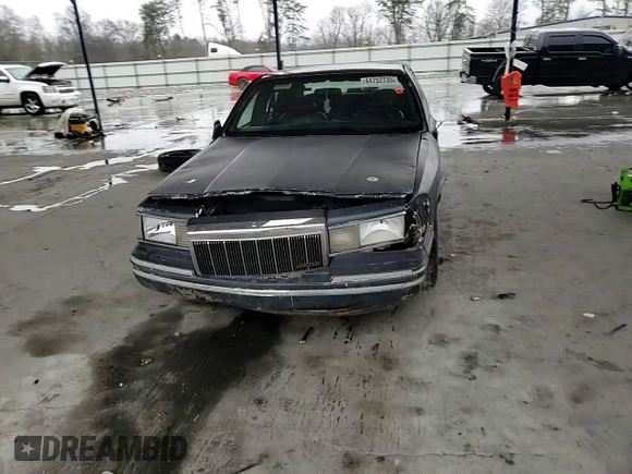 1995 Lincoln Town Car Signature z VIN 1LNLM82W0SY744473, wystawiony jako Copart lot #44752735 z przebiegiem Nie podano mil oraz Szkoda całkowita • Salvage title. Historia ofert i sprzedaży dostępna na DreamBid. Obrazek 11.