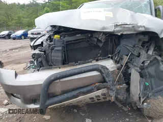 2012 Ram 1500 Sport z VIN 1C6RD7MT2CS108015, wystawiony jako IAAI lot #42093708 z przebiegiem Nie podano mil oraz . Historia ofert i sprzedaży dostępna na DreamBid. Obrazek 9.