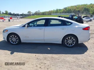 2017 Ford Fusion Hybrid SE z VIN 3FA6P0LU8HR396572, wystawiony jako IAAI lot #41997684 z przebiegiem 272 803 mil mil oraz . Historia ofert i sprzedaży dostępna na DreamBid. Obrazek 14.