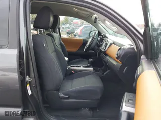2018 Toyota Tacoma SR5 with VIN 3TMAZ5CN5JM068632, listed as a IAAI auction lot 41634912 with 73,989 mi miles. Bid and sale history available at carsss.com. Image 5.