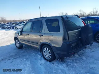 2006 Honda CR-V EX with VIN JHLRD68806C017948, listed as a IAAI auction lot 41258241 with 212,799 mi miles. Bid and sale history available at carsss.com. Image 3.