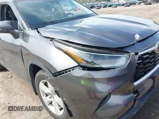 2021 Toyota Highlander L z VIN 5TDCZRBH0MS087637, wystawiony jako IAAI lot #41947861 z przebiegiem 22 626 mil mil oraz . Historia ofert i sprzedaży dostępna na DreamBid. Obrazek 6.