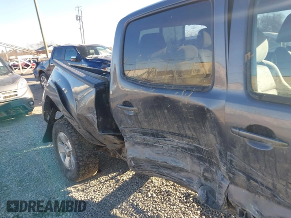 2013 Toyota Tacoma with VIN 5TFMU4FN1DX016785, listed as a IAAI auction lot 41364476 with 1 mi miles. Bid and sale history available at carsss.com. Image 18.