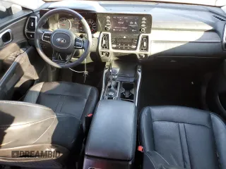 2021 Kia Sorento EX z VIN 5XYRH4LF0MG035113, wystawiony jako Copart lot #45424335 z przebiegiem 92 636 mil mil oraz Szkoda całkowita • Salvage title. Historia ofert i sprzedaży dostępna na DreamBid. Obrazek 8.