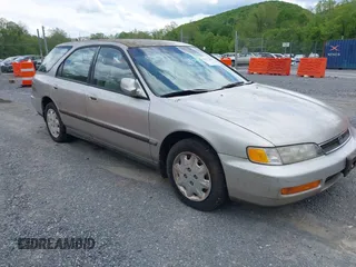 1996 Honda Accord LX with VIN 1HGCE1820TA007024, listed as a IAAI auction lot 42173518 with 236,276 mi miles and . Bid and sale history available at carsss.com. Image 1.