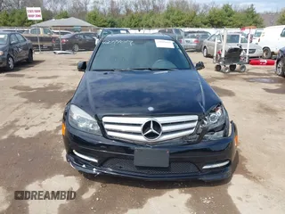2011 Mercedes-Benz C 300 Sport z VIN WDDGF8BB0BR187349, wystawiony jako IAAI lot #42099019 z przebiegiem 152 338 mil mil oraz . Historia ofert i sprzedaży dostępna na DreamBid. Obrazek 12.