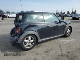 2007 MINI Hardtop z VIN WMWMF33537TT54433, wystawiony jako Copart lot #58813415 z przebiegiem 111 250 mil mil oraz Szkoda całkowita • Salvage title. Historia ofert i sprzedaży dostępna na DreamBid. Obrazek 3.