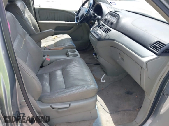 2006 Honda Odyssey EX-L with VIN 5FNRL38626B055441, listed as a IAAI auction lot 42073227 with 210,360 mi miles. Bid and sale history available at carsss.com. Image 5.