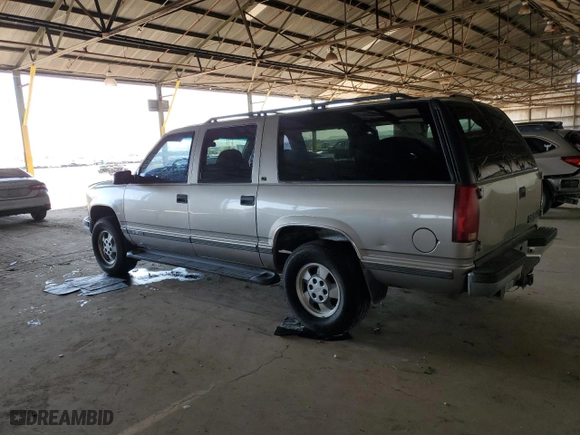 1999 Chevrolet Suburban with VIN 3GNFK16R3XG217135, listed as a Copart auction lot 52558125 with 200,002 mi miles and Clean Title. Bid and sale history available at carsss.com. Image 2.