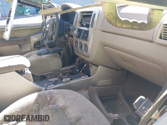 2004 Ford Explorer XLT с VIN 1FMZU73K64UA48579, выставлен на аукционе IAAI как лот 41409818 с пробегом Не указан миль и . История ставок и продаж доступна на DreamBid. Изображение 5.