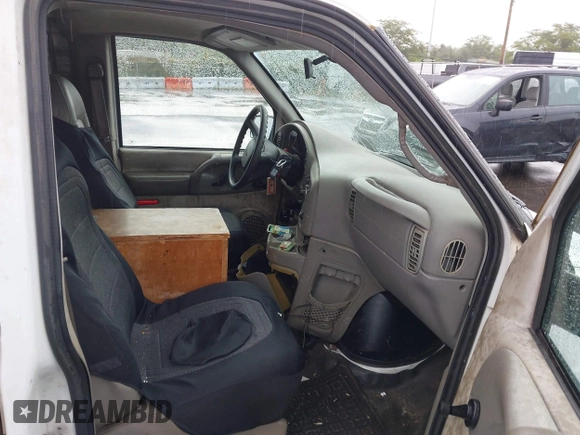 2005 Chevrolet Astro Cargo Van with VIN 1GCDM19X85B108860, listed as a IAAI auction lot 42070462 with 158,946 mi miles. Bid and sale history available at carsss.com. Image 5.