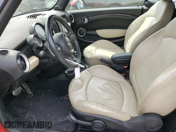 2013 MINI Convertible S с VIN WMWZP3C59DT706087, выставлен на аукционе Copart как лот 54504375 с пробегом 100 550 миль миль и Списание • Salvage title. История ставок и продаж доступна на DreamBid. Изображение 7.